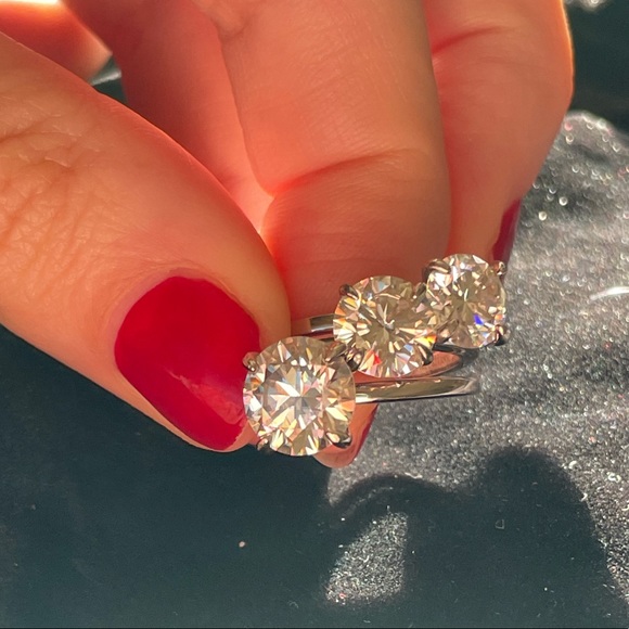 1.5ct vs 2ct vs 3ct vs Bigger - Picture 2 of 16